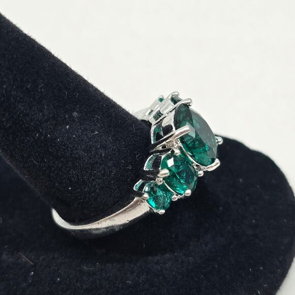 925 Sterling Silver Green Oval 5 Stone Cocktail Ring Size 9 Elegant Formal - Picture 2 of 6
